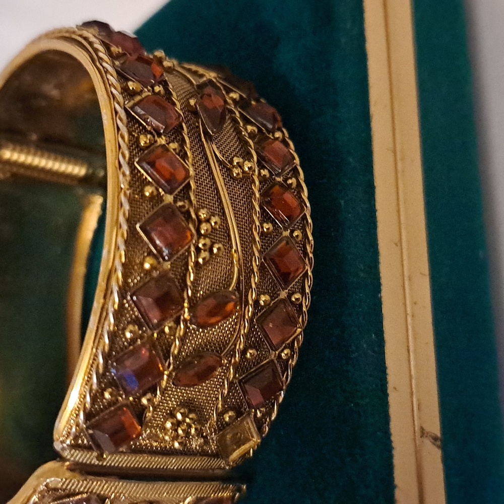 Vintage Gold Tone Brown Rhinestone Bangle Cuff Hinged Bracelet - Picture 5 of 9
